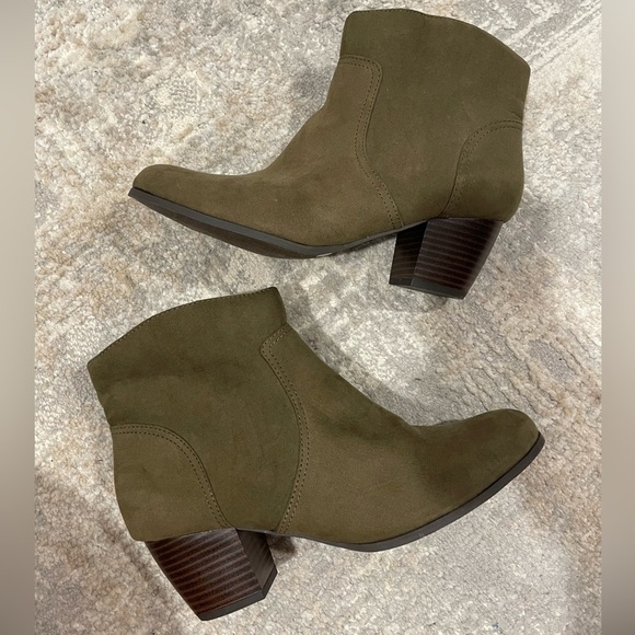 ANA A New Approach Clay Olive Color Boots Women’s Size 8.5 Memory Foam - Picture 1 of 11